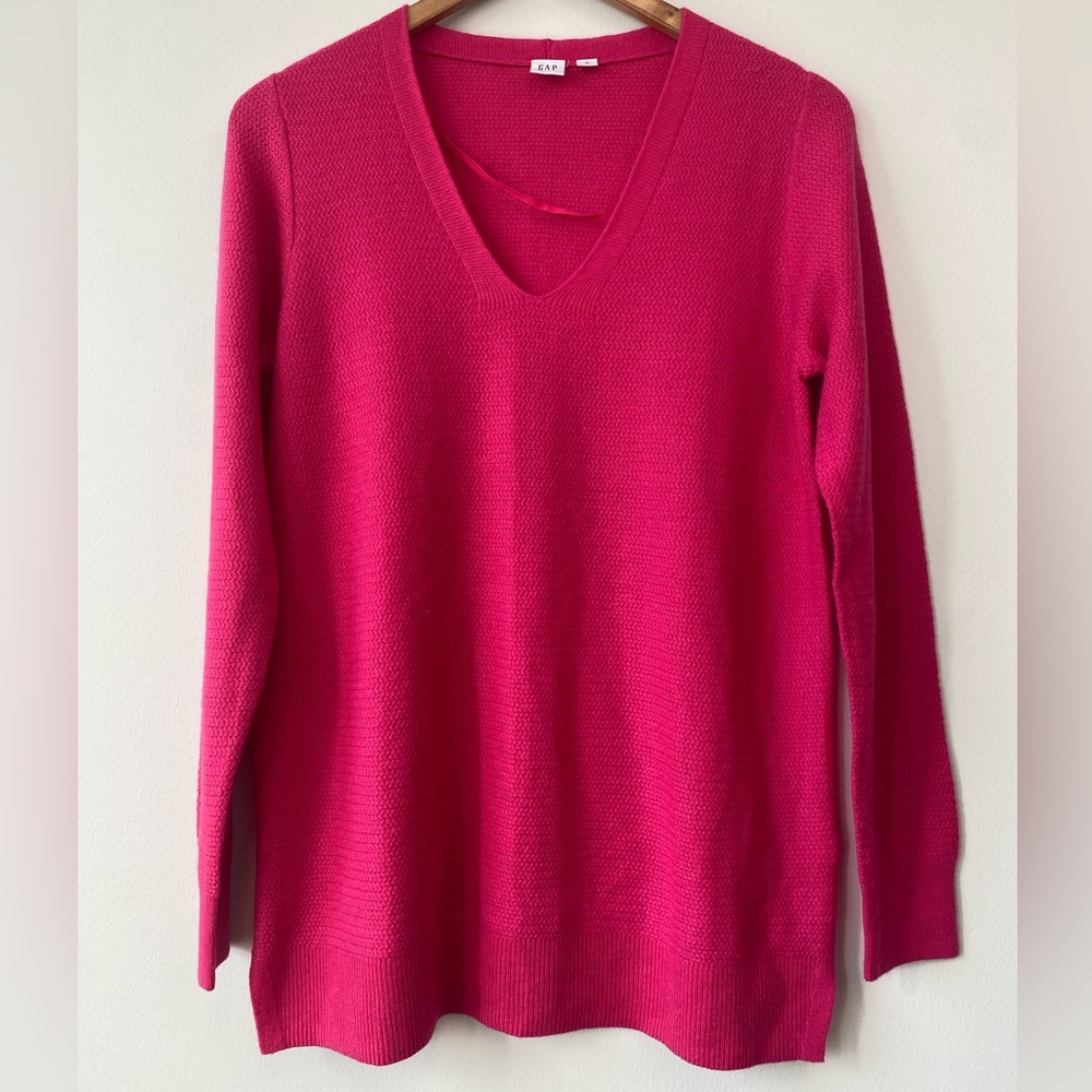 GAP Women's Merino Wool Blend V-Neck Sweater in Vibrant Pink